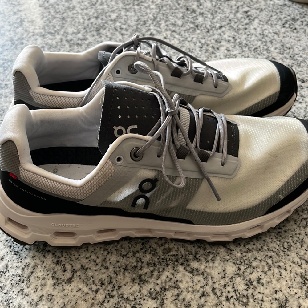 Amazing sneakers for running. Very comfortable.